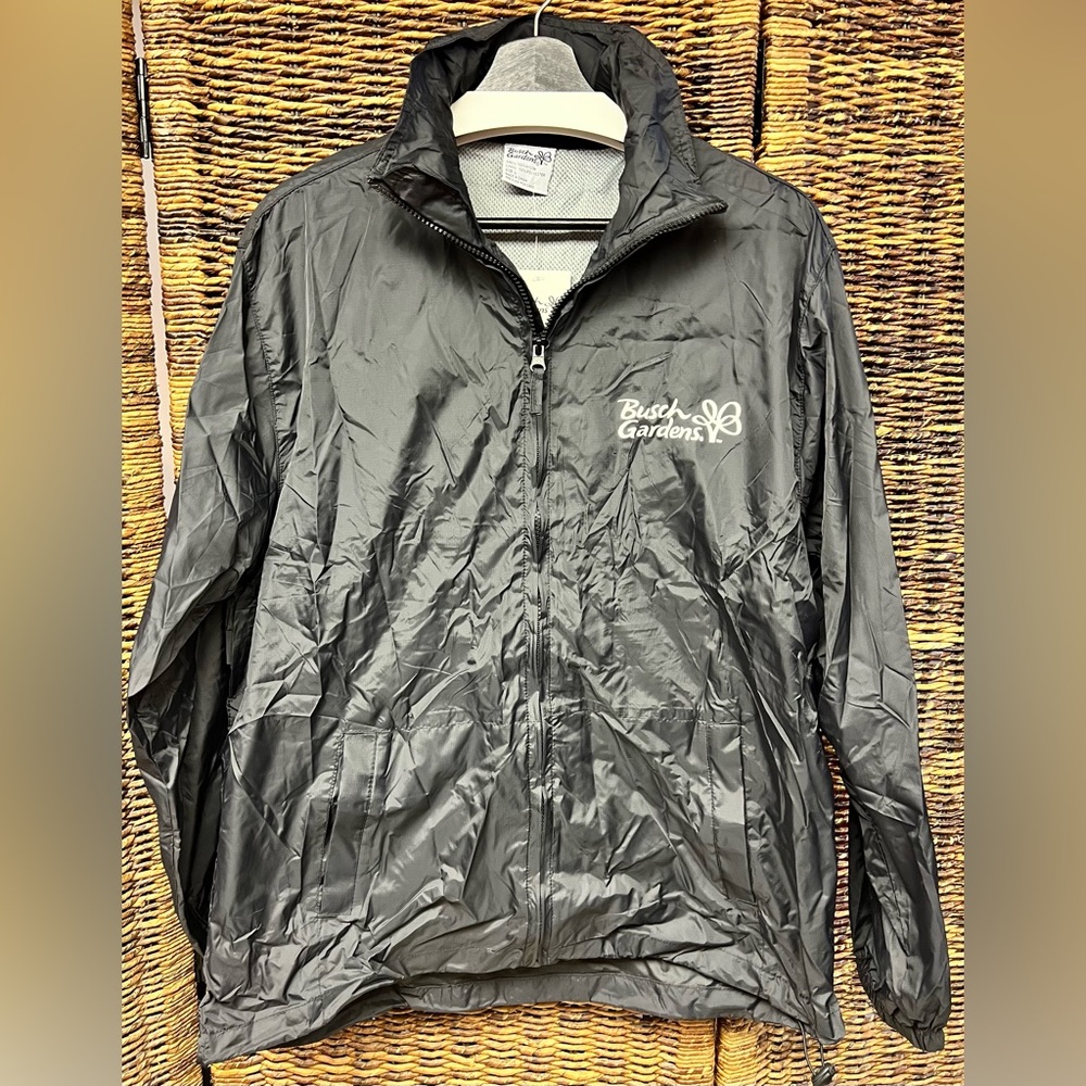 Busch Gardens- Mens Black/White Windbreaker w/‎ Full zipper new with tags, Large